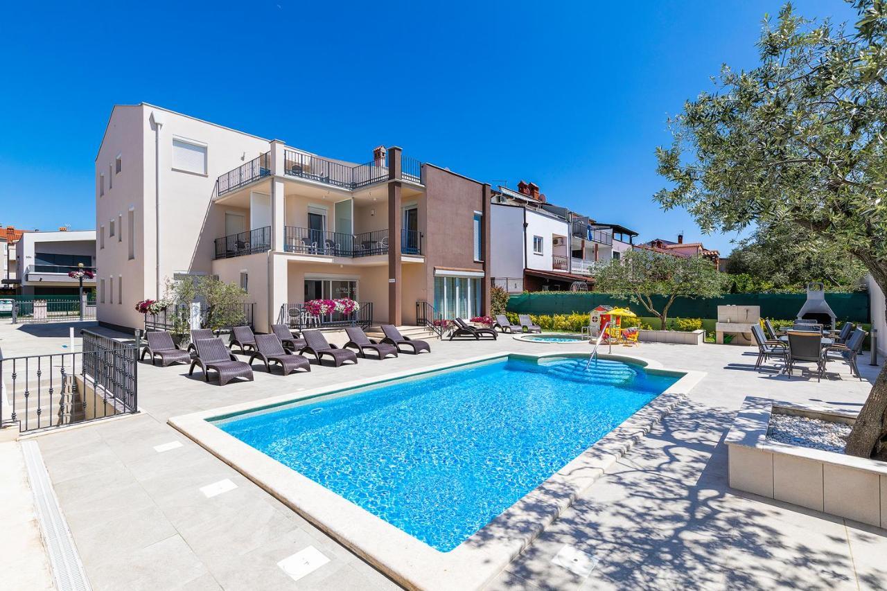 Apartments Villa Nina Fazana Exterior photo